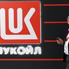 Почему падают акции Лукойла